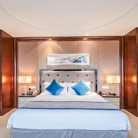 Chengdu Rising Butterfly Hotel Екстериор снимка