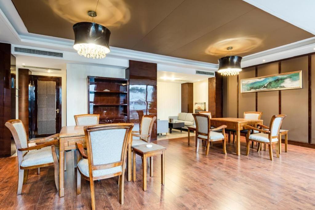 Chengdu Rising Butterfly Hotel Екстериор снимка