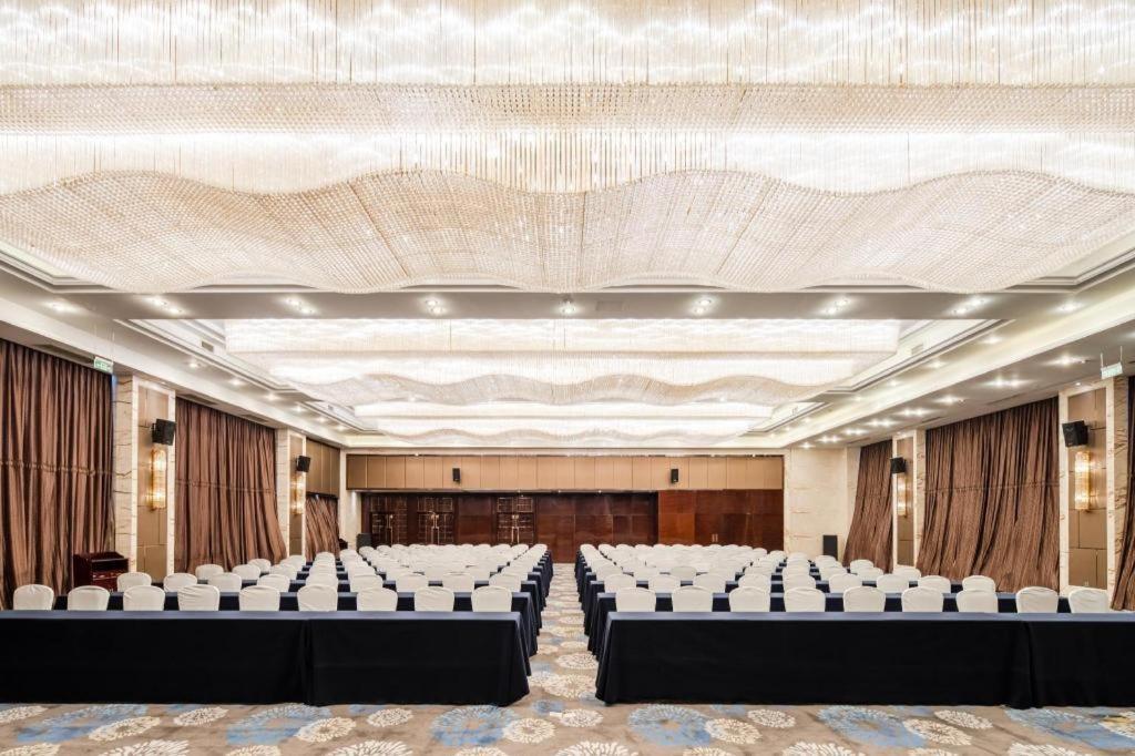 Chengdu Rising Butterfly Hotel Екстериор снимка