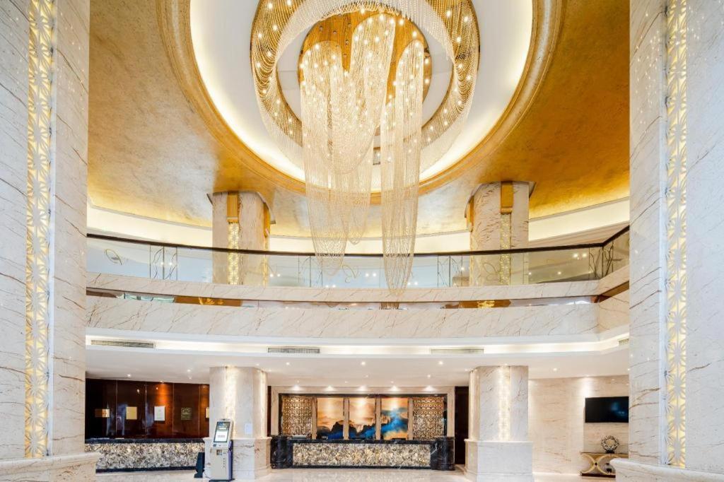 Chengdu Rising Butterfly Hotel Екстериор снимка