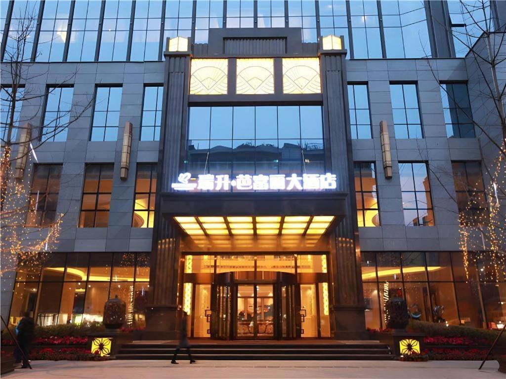 Chengdu Rising Butterfly Hotel Екстериор снимка