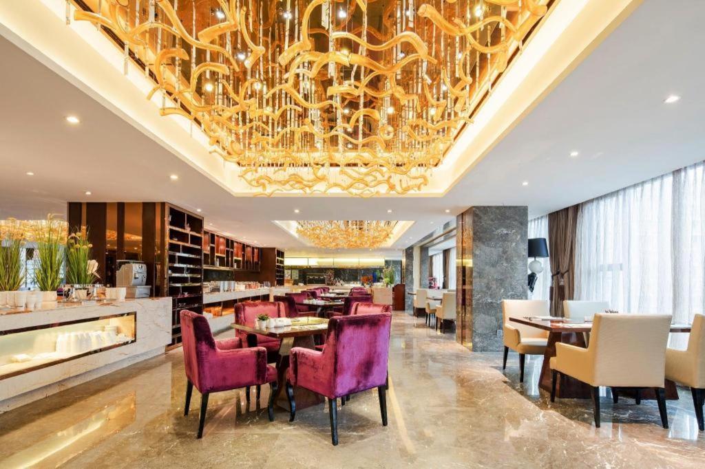 Chengdu Rising Butterfly Hotel Екстериор снимка
