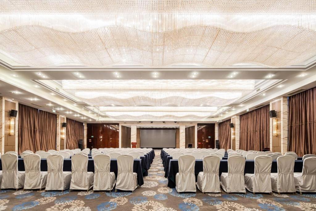 Chengdu Rising Butterfly Hotel Екстериор снимка