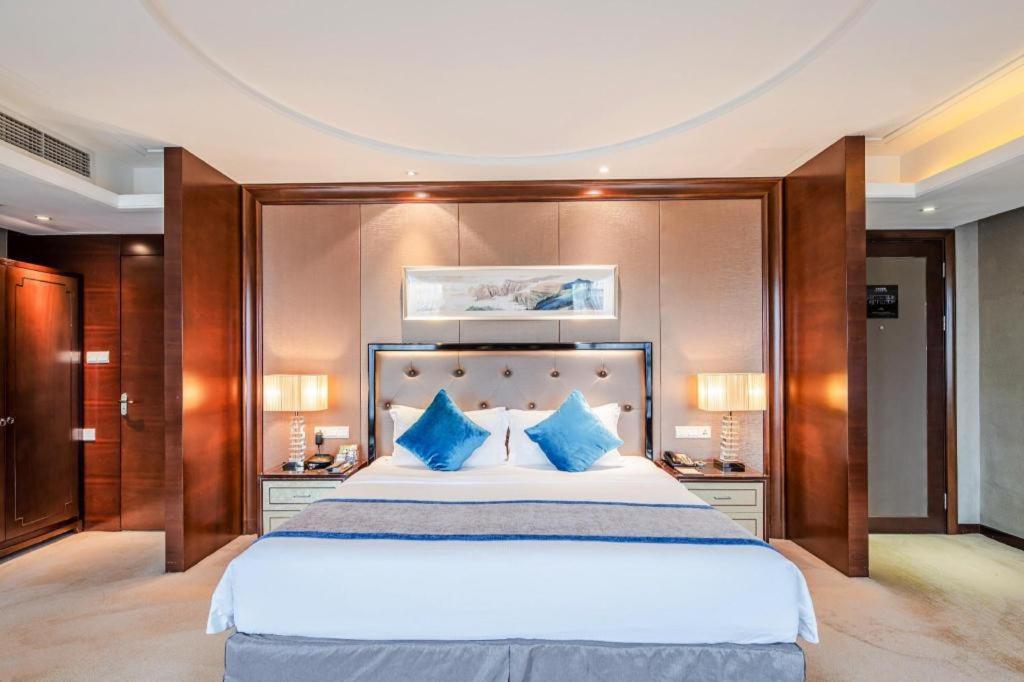 Chengdu Rising Butterfly Hotel Екстериор снимка