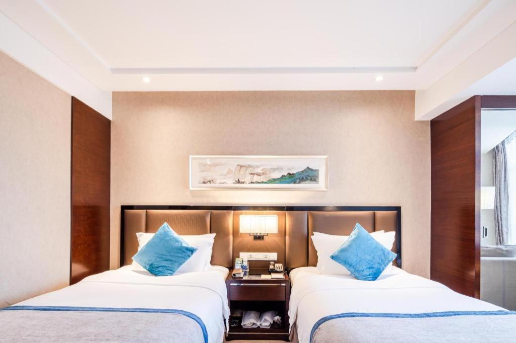 Chengdu Rising Butterfly Hotel Екстериор снимка