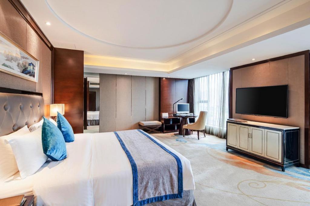 Chengdu Rising Butterfly Hotel Екстериор снимка