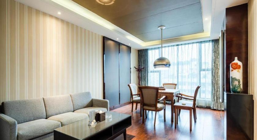 Chengdu Rising Butterfly Hotel Екстериор снимка