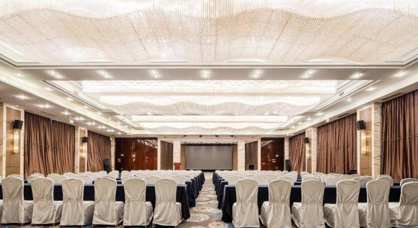 Chengdu Rising Butterfly Hotel Екстериор снимка