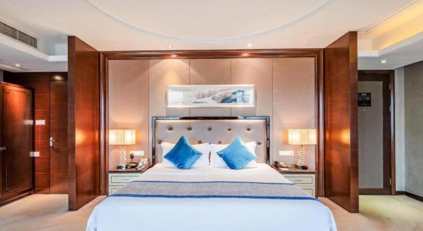 Chengdu Rising Butterfly Hotel Екстериор снимка
