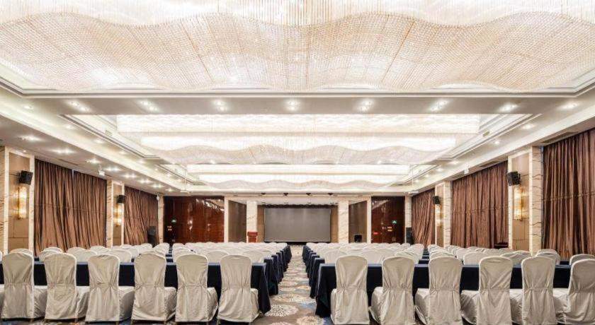 Chengdu Rising Butterfly Hotel Екстериор снимка