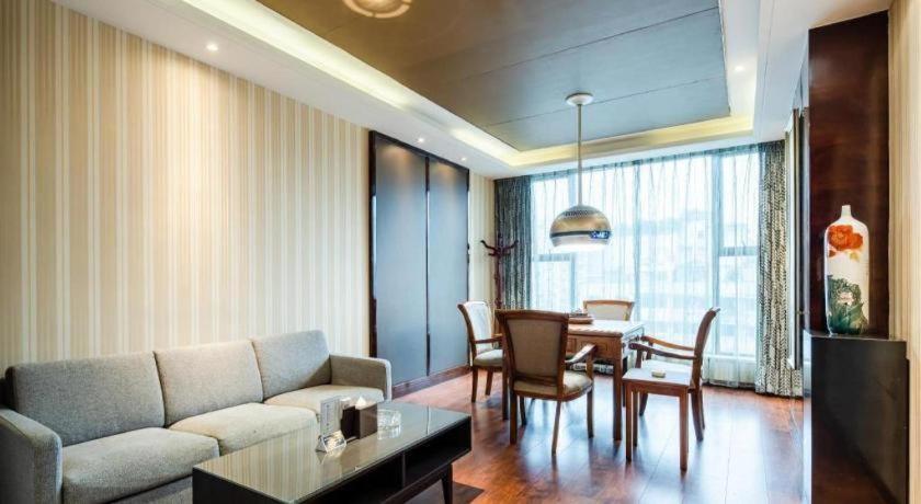 Chengdu Rising Butterfly Hotel Екстериор снимка