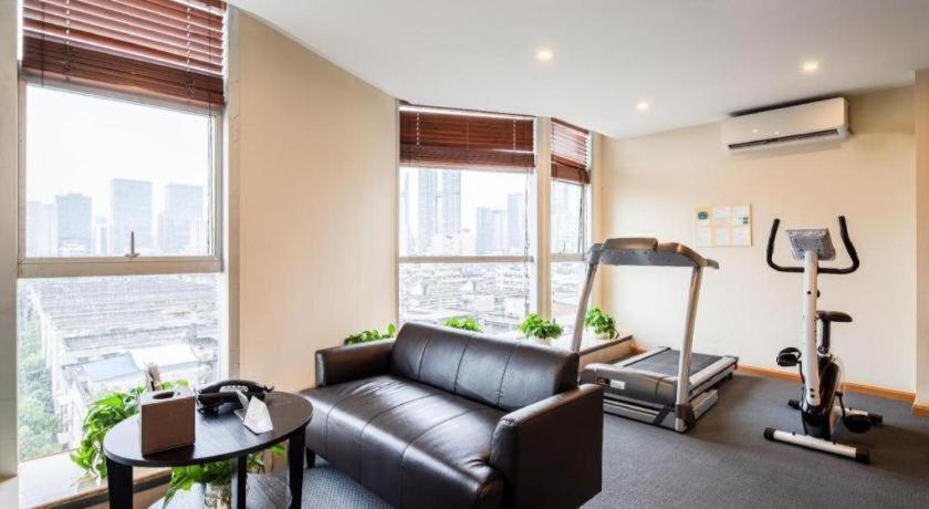 Chengdu Rising Butterfly Hotel Екстериор снимка