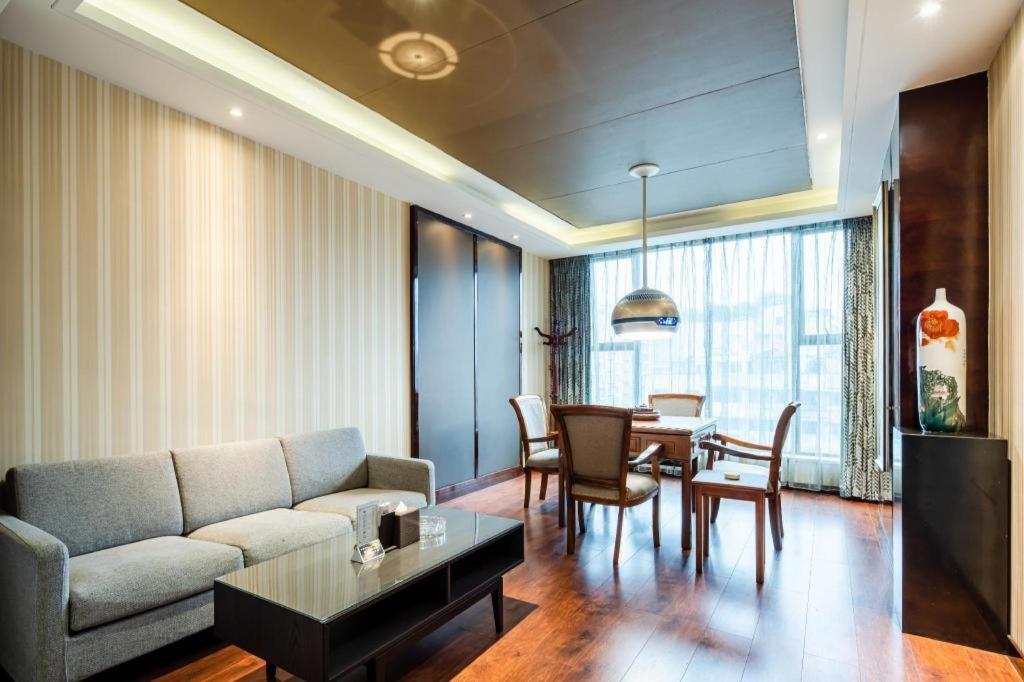 Chengdu Rising Butterfly Hotel Екстериор снимка